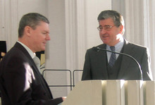 Dr. Ernst J. Wortberg (re.), Ehrenbürger der Universität zu Lübeck, mit Prorektor Prof. Dr. Peter Schmucker